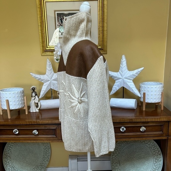 Iceberg Jean-Charles De Castelbajac Vintage Wool & Shearling Sweater Size 46 - Picture 9 of 16